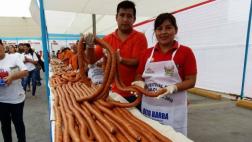 Huacho: producen la salchicha más grande del Perú