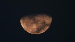 Explican diferencias entre las rocas de la Luna y de la Tierra