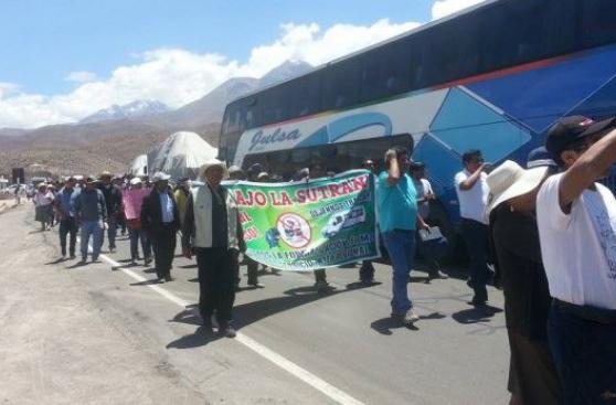Arequipa: transportistas protestan en la Panamericana Sur