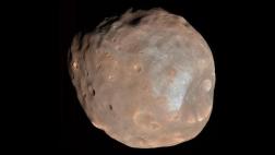 Fobos, una de las lunas de Marte, se rompe poco a poco