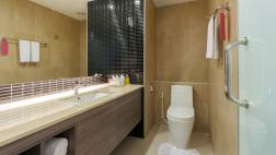 Seis consejos para ser feliz con tu baño pequeño