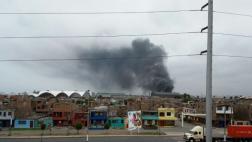Callao: fuerte incendio afectó almacén en Av. Néstor Gambetta