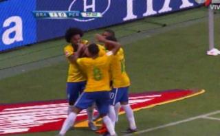 Brasil: jugadón de Douglas Costa y golazo de Renato para el 2-0