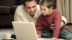 Padres creen que sus hijos corren cada vez más riesgo en la web