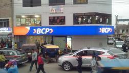 Comas: tres sujetos roban agencia bancaria de Av. Túpac Amaru