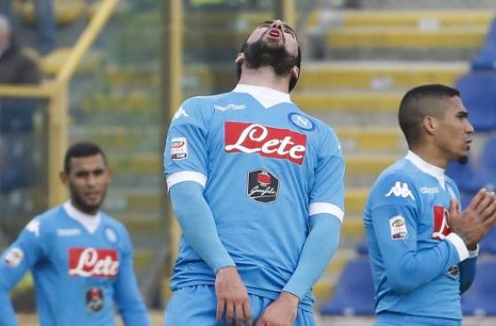 Napoli cayó 3-2 ante Bologna y perdió el liderato de Serie A