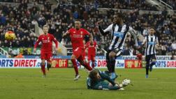 Newcastle frena al Liverpool de la mano del holandés Wijnaldum