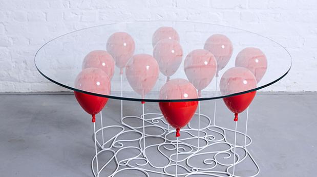 Up Ballon : la mesa que parece hecha con globos