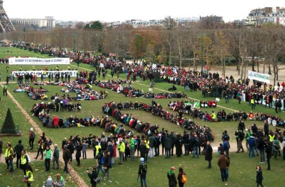 Cientos de manifestantes rechazan conclusiones de COP21 [FOTOS]