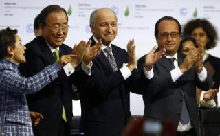 HISTÓRICO: Aprueban acuerdo climático de París en COP21
