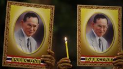 Tailandia: 37 años de cárcel por burlarse de la perra del rey