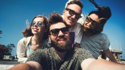 ¿Tienes 30 años? Tener menos amigos te hará más feliz