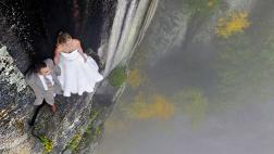 Ellos hicieron sus fotos de boda a más de 100 metros de altura