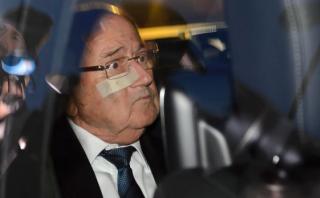 Blatter declara ante la FIFA y confía en una decisión favorable