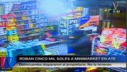 Ate: delincuentes robaron a balazos S/.5 mil de un minimarket