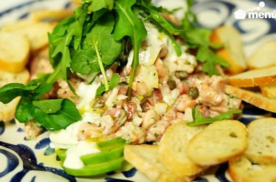 Aprende a preparar un tartare de trucha para este verano