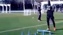 Mario Balotelli tenía que saltar unas vallas y mira qué hizo