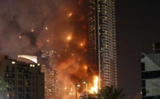 Enorme incendio consumió un lujoso hotel en Dubái