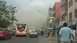 Los Olivos: incendio en pollería hizo evacuar una cuadra entera