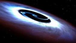 Hallan extraña galaxia con un agujero negro delgado