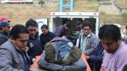 Dos muertos y 11 heridos por caída de camión a abismo