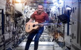 Cover de David Bowie en el espacio llega a 27 mllns. de vistas