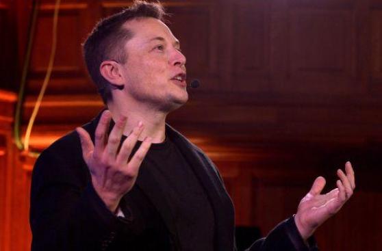 Elon Musk asegura que Apple está diseñando un auto eléctrico