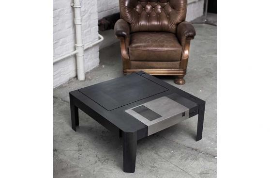 Floppytable: mira esta original mesa en forma de disquete