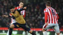 Arsenal FC igualó 0-0 con Stoke City y comparte liderato