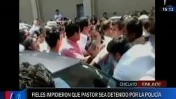 Fieles impiden a golpes detención de pastor evangélico