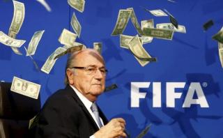 Blatter aún recibe sueldo de la FIFA pese a inhabilitación