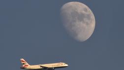 Rusia retrasa su primer viaje tripulado a la Luna por la crisis