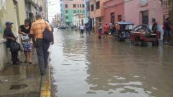 El centro de Chiclayo se inundó por rotura de tubería matriz