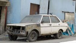 ¿Por qué hay tantos carros abandonados en Caracas?