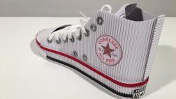 Estas zapatillas de famosos diseños están hechas de cartón