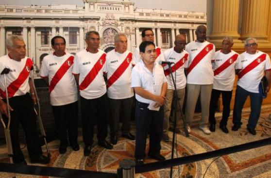 Otárola propone pensión vitalicia a seleccionados de México 70