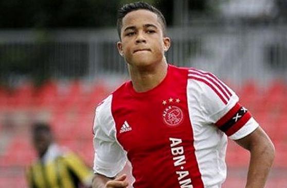 Hijo de Kluivert marcó golazo con jugada maradoniana (VIDEO)