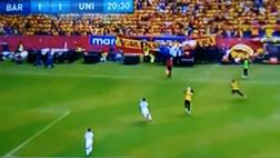 Ronaldinho y el genial pase de pecho ante San Martín (VIDEO)