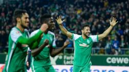 Claudio Pizarro marcó doblete en el empate del Werder Bremen