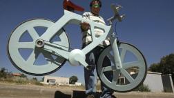 Una bicicleta de cartón, una particular opción de transporte