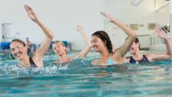 Ocho razones para preferir realizar ejercicios en el agua