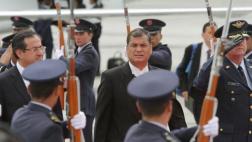 Rafael Correa cesa a cúpula militar de Ecuador
