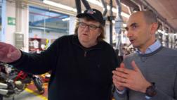 Michael Moore cancela promoción de su filme por una neumonía