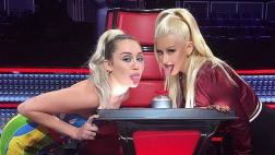 Miley Cyrus y Christina Aguilera juegan así en "La Voz"