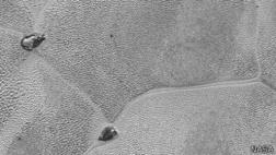 ¿Por qué hay montañas de hielo flotando en Plutón?