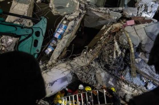 Terremoto en Taiwán: ¿Latas entre las paredes de un edificio?