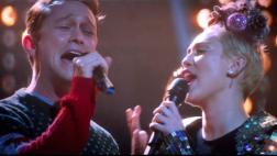 Miley Cyrus publicó el detrás de cámaras de "The Night Before"