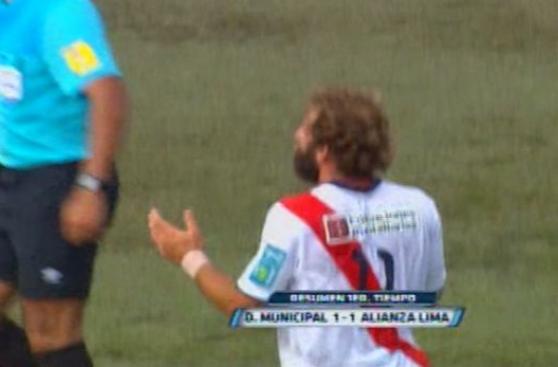 Alianza Lima: Gonzales-Vigil fue expulsado por brutal plancha