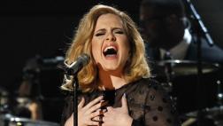 Adele se muestra como una madre animada en reciente entrevista