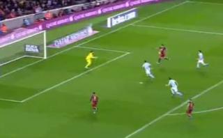 Luis Suárez recibió genial pase de Messi y marcó este gol